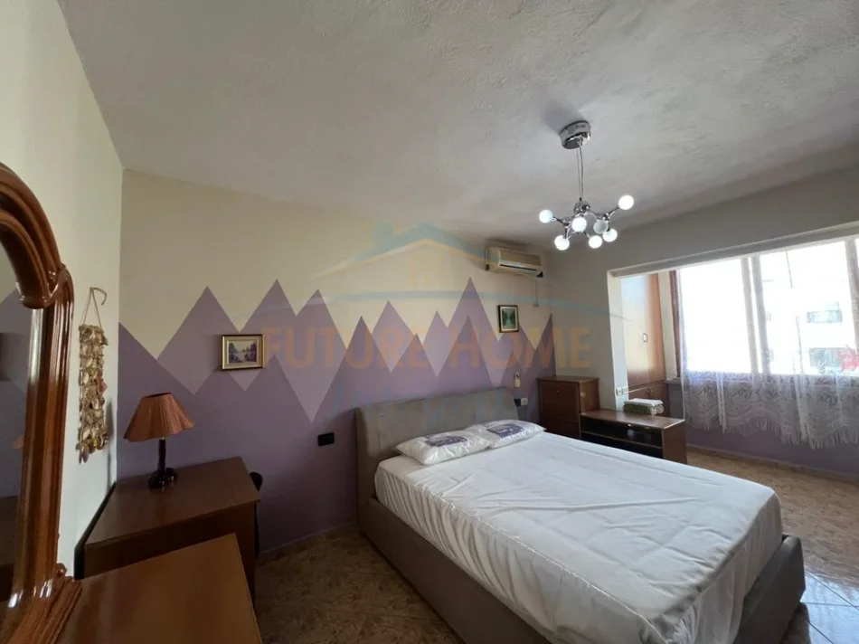 Tirane, jepet me qera apartament 1+1+Ballkon Kati 5, 51 m² 475 € (Xhamllik)