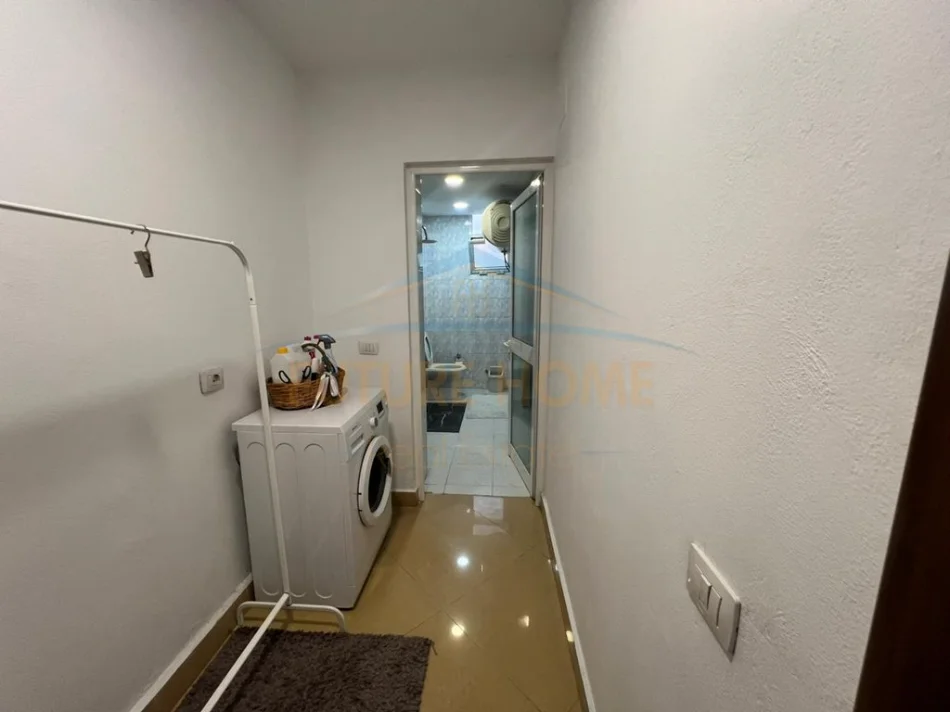 Tirane, jepet me qera apartament 2+1 Kati 4, 85 m² 700 € (RRUGA BARDHOK BIBA)