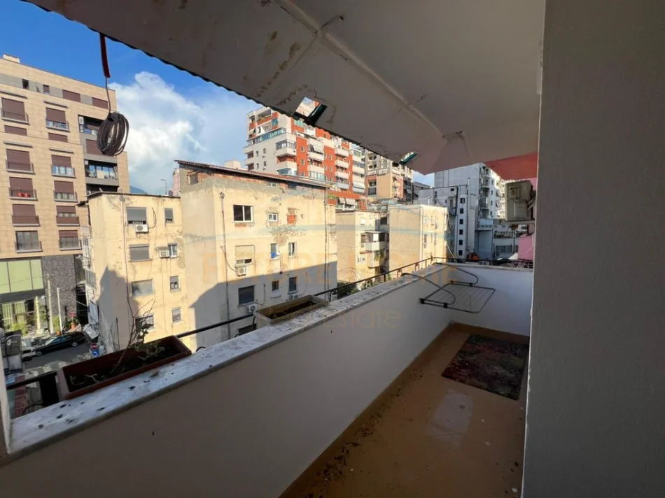 Tirane, jepet me qera apartament 2+1 Kati 4, 85 m² 700 € (RRUGA BARDHOK BIBA)