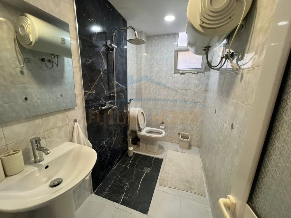 Tirane, jepet me qera apartament 2+1 Kati 4, 85 m² 700 € (RRUGA BARDHOK BIBA)
