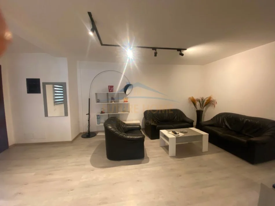 Tirane, jap me qera apartament 2+1+2, Kati 1, 130 m² 680 € (Ruga Karl Gega)