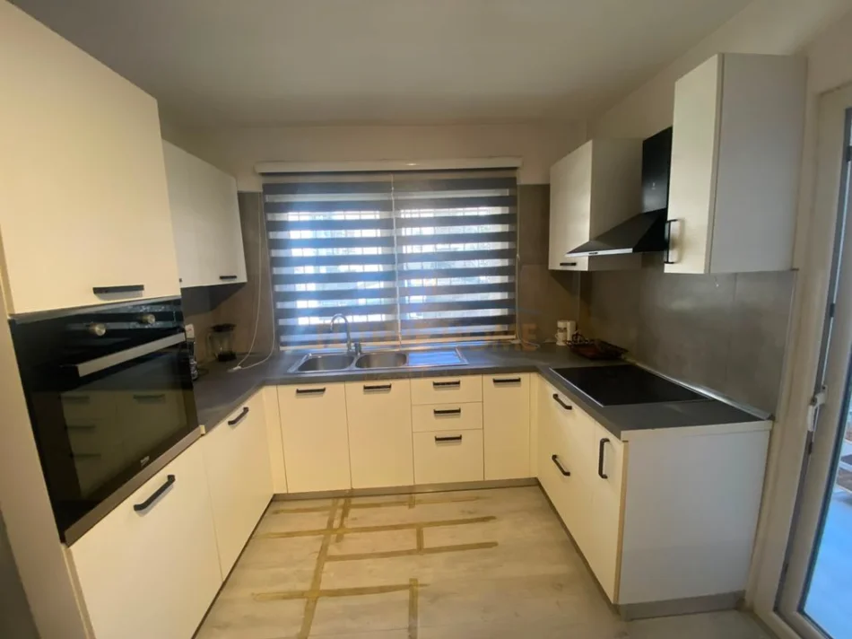Tirane, jap me qera apartament 2+1+2, Kati 1, 130 m² 680 € (Ruga Karl Gega)