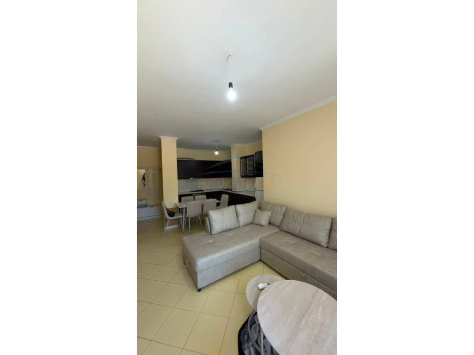 Tirane, jepet me qera apartament 1+1+Ballkon Kati 3, 61 m² 350 € (Rruga e Thesarit)