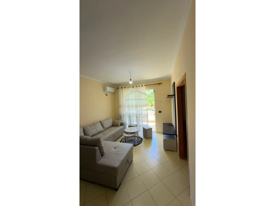 Tirane, jepet me qera apartament 1+1+Ballkon Kati 3, 61 m² 350 € (Rruga e Thesarit)