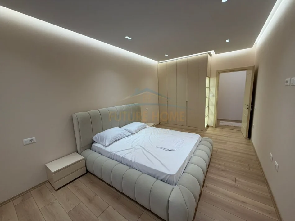 Tirane, jepet me qera apartament 2+1+Ballkon Kati 4, 104 m² 900 € (Don Bosko)