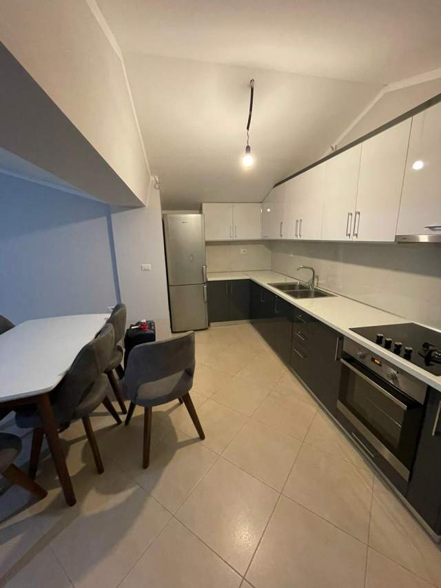 Tirane, jepet me qera apartament 1+1+BLK Kati 3, 75 m² 300 Euro (Siri kodra)