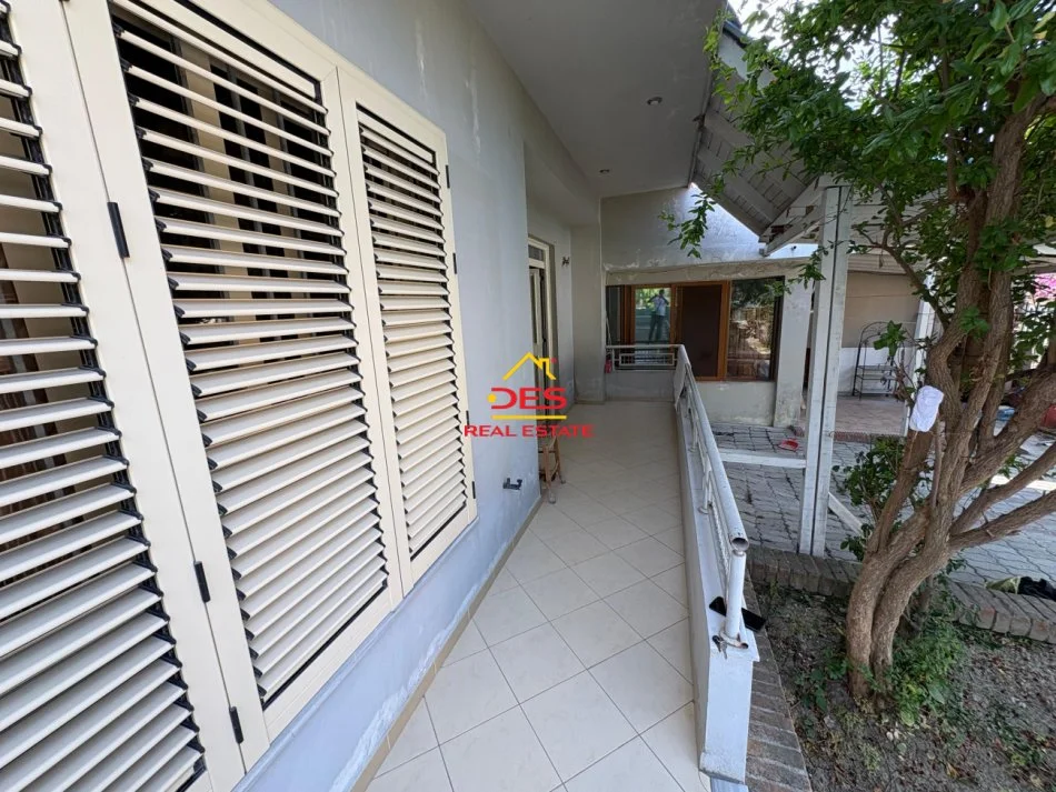 Vlore, jepet me qera shtepi 2+1+Ballkon Kati 0, 100 m² 250 € (Rruga Lef Sallata)