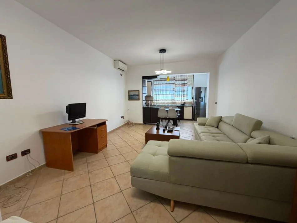 Tirane, jepet me qera apartament 2+1 Kati 3, 95 m² 650 € (21 Dhjetori)