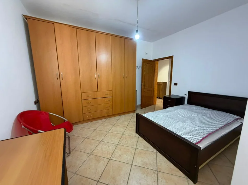 Tirane, jepet me qera apartament 2+1 Kati 3, 95 m² 650 € (21 Dhjetori)