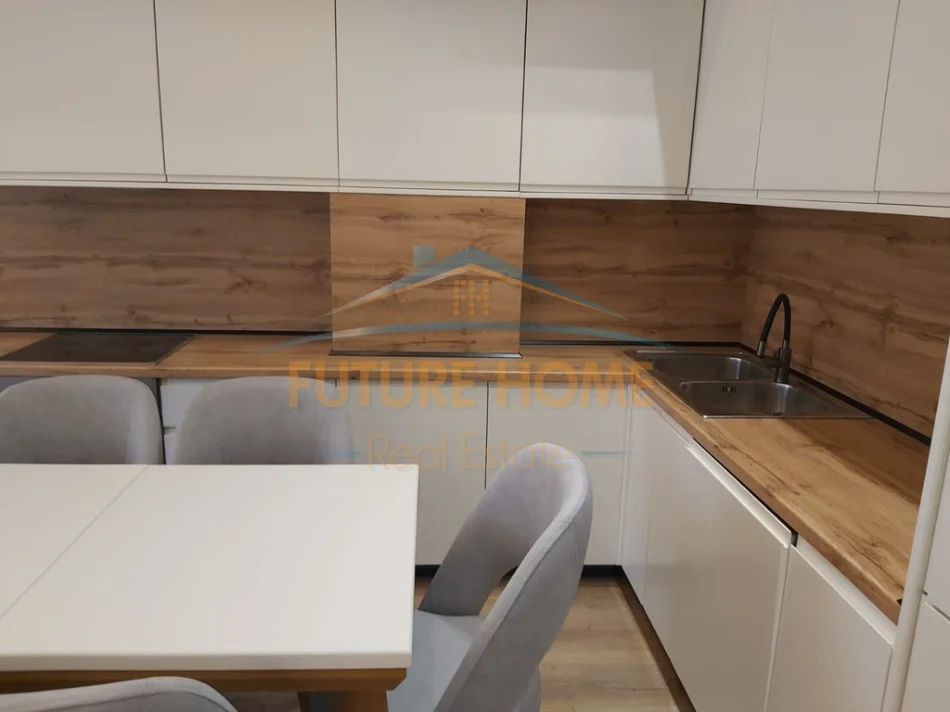 Tirane, jepet me qera apartament 2+1+2 , Kati 3, 102 m² 1.000 € (Rruga e Barrikadave)