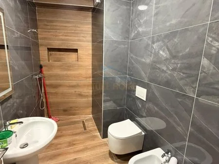 Tirane, shitet apartament 2+1 Kati 5, 78 m² 147.000 € (Kompleksi Jolla, Unaza e Re)