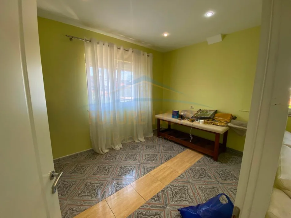 Qera, Apartament , prane Casa Italia, Tirane 0696069906