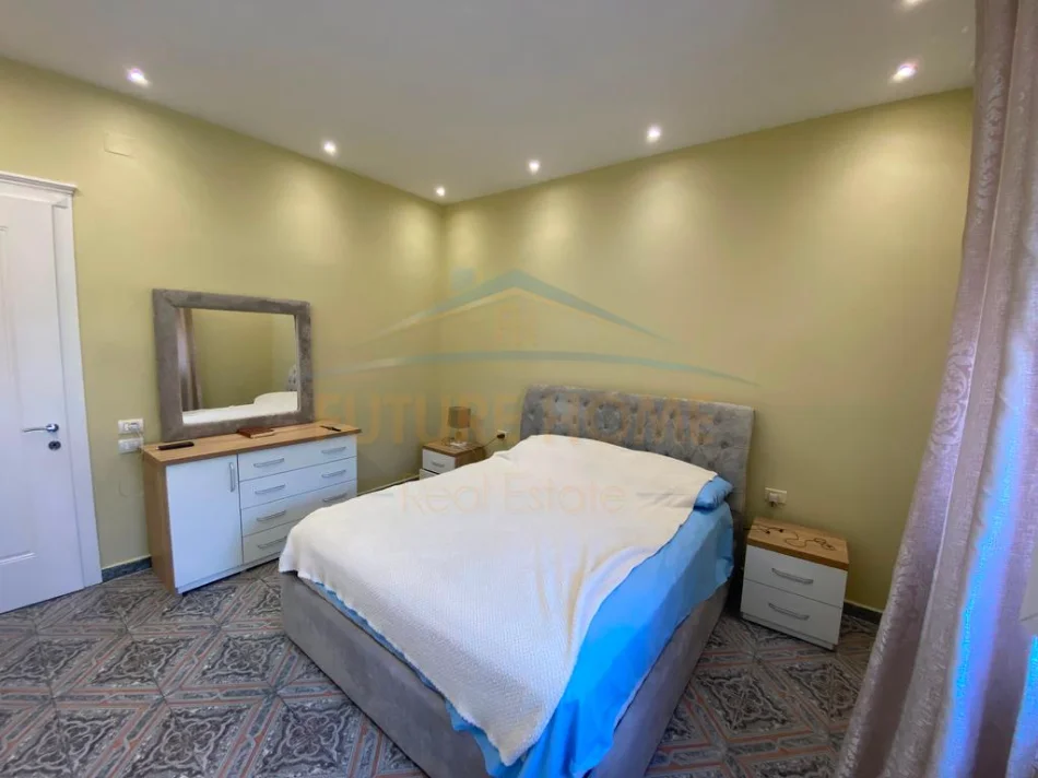 Tirane, jepet me qera Vile 2+1+Aneks+Ballkon Kati 2, 127 m² 850 € (Casa Italia)