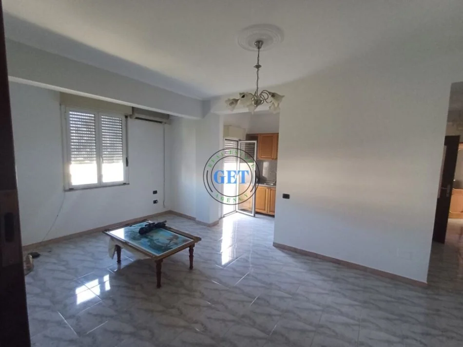 Durres, shitet apartament 2+1+Ballkon Kati 4, 93 m² 80.000 € (Kryqi Kuq)