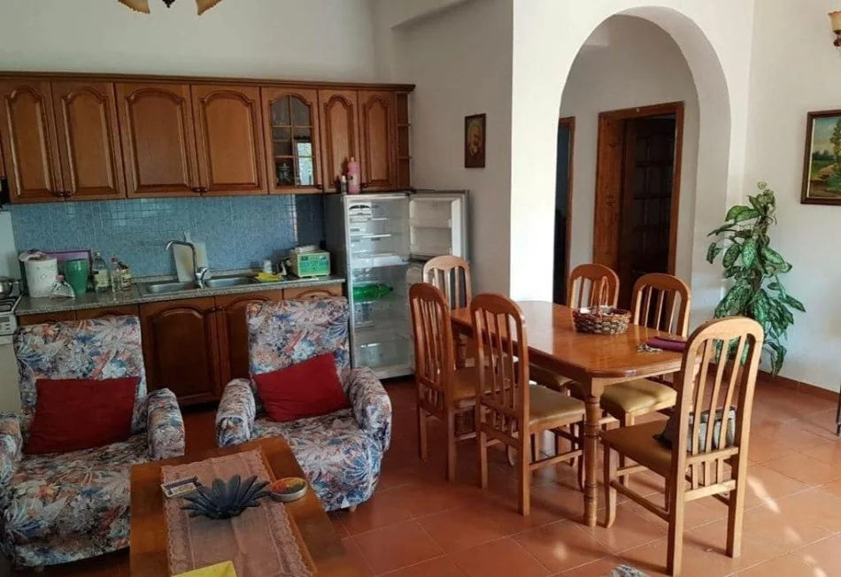 Durres, jepet me qera Vile 2 Katshe Kati 2, 250 m² 600 € (URA DAJLANIT)