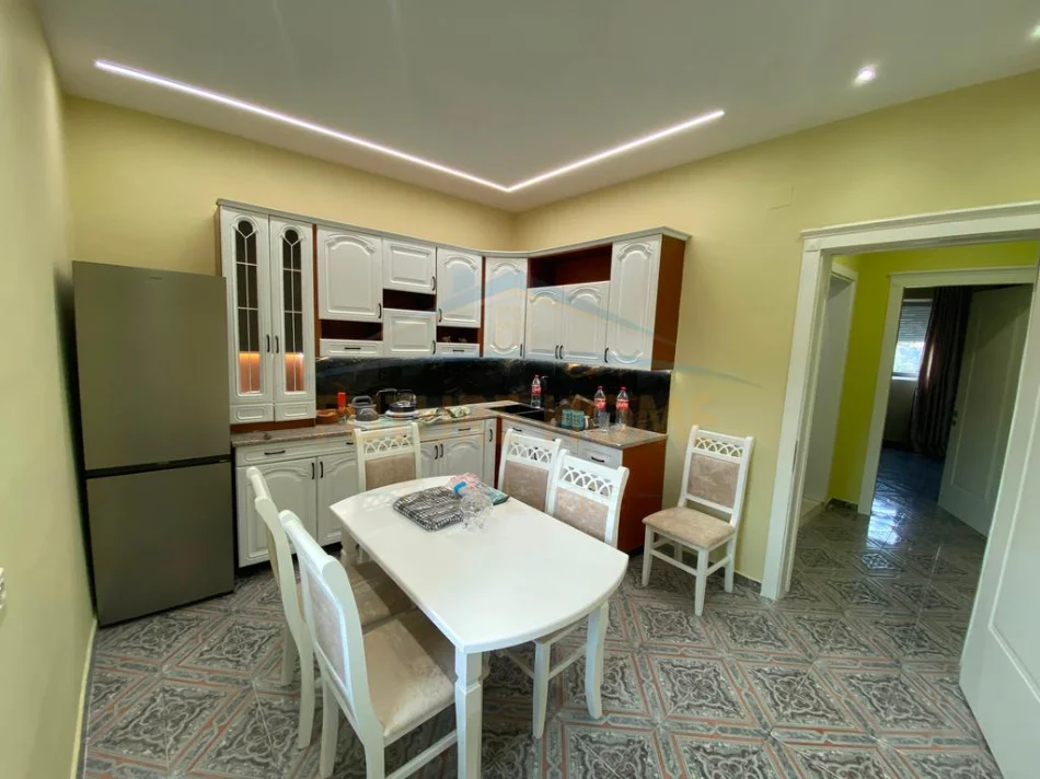 Tirane, jepet me qera Vile 2+1+Aneks+Ballkon Kati 2, 127 m² 850 € (Casa Italia)