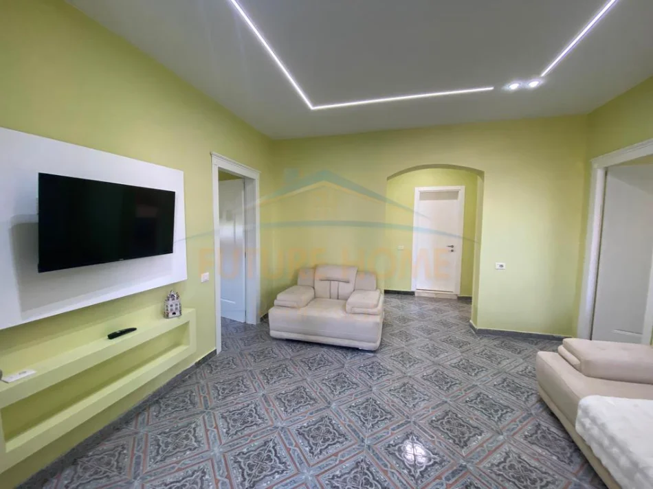 Qera, Apartament , prane Casa Italia, Tirane 0696069906