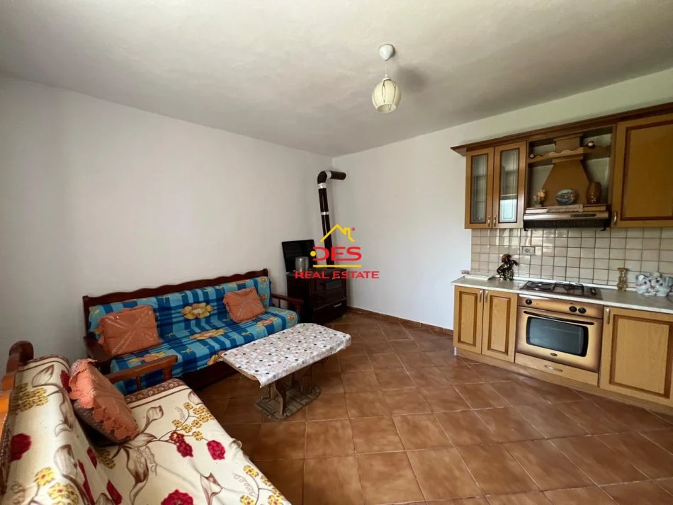 Vlore, shitet shtepi 2+1+Ballkon Kati 0, 94 m² 65.000 € (Kotë)