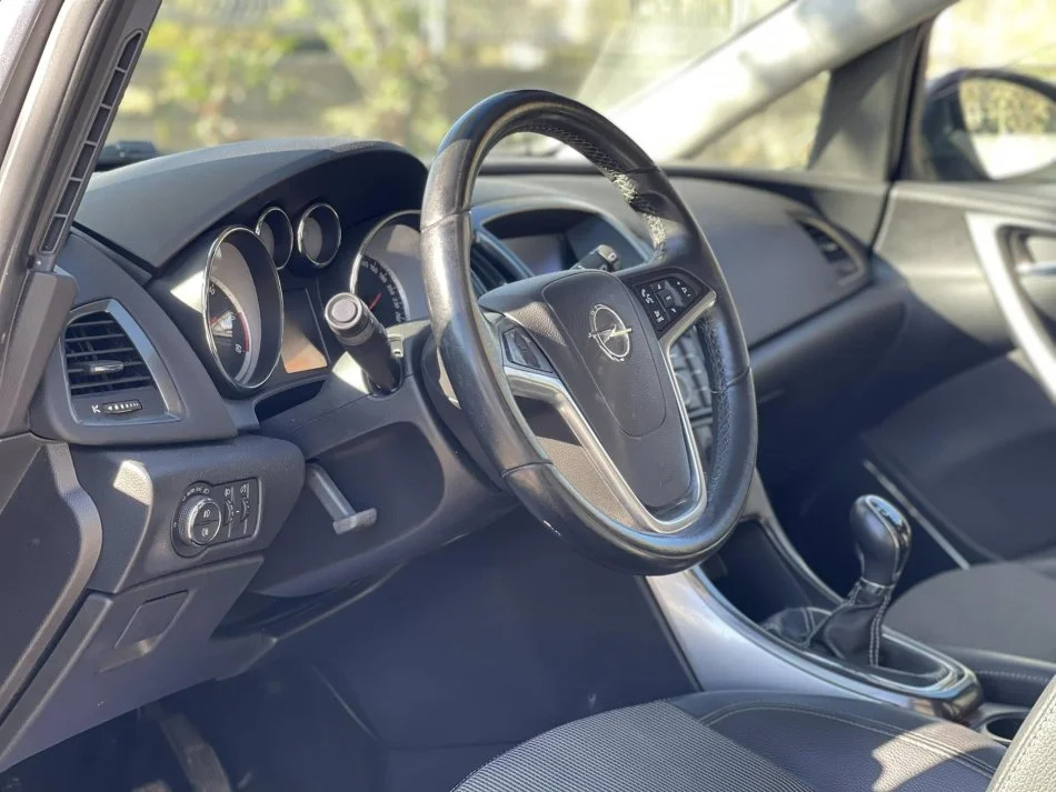 Tirane, shes makine OPEL ASTRA Nafte, gri e erret manuale Klima 163.000 km