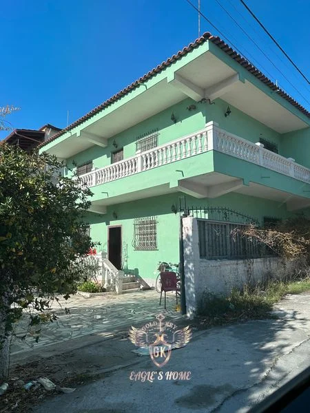 Durres, jepet me qera Vile 2 Katshe Kati 2, 250 m² 600 € (URA DAJLANIT)