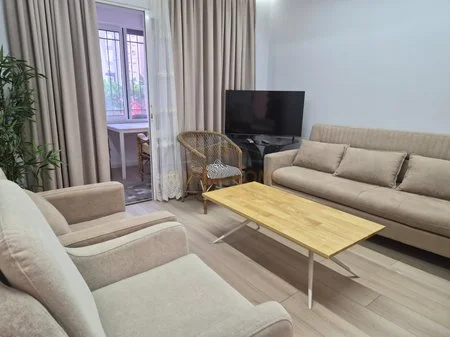 Tirane, jepet me qera 1+1 Kati 1, 88 m² 500 € 