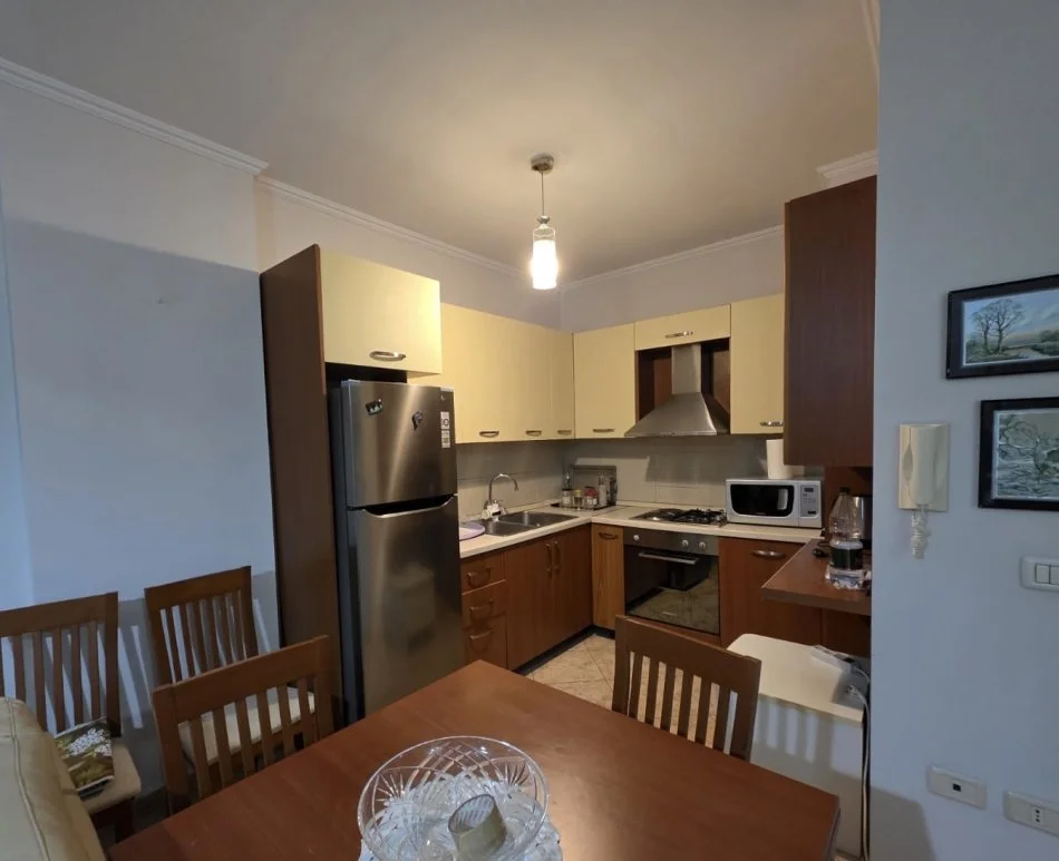 Tirane, jepet me qera apartament 1+1+Ballkon Kati 4, 67 m² 500 € (Kodra e Diellit Rruga Shkelqim Fusha)