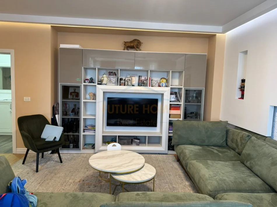 Tirane, jepet me qera apartament 2+1 Kati 7, 103 m² 1.000 € (MYSLYM SHYR)