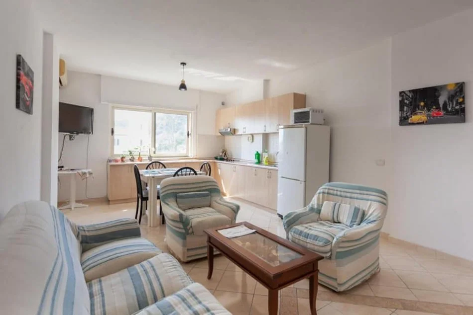 Durres, jepet me qera apartament 2+1+Ballkon Kati 4, 120 m² 120 € (VOLLGA DURRES!)