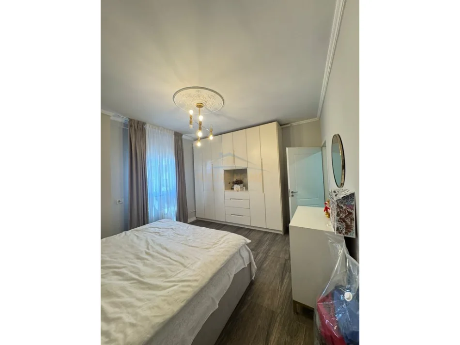 Tirane, jepet me qera apartament 2+1+Aneks+Ballkon Kati 7, 103 m² 1.000 € (Myslym Shyri)