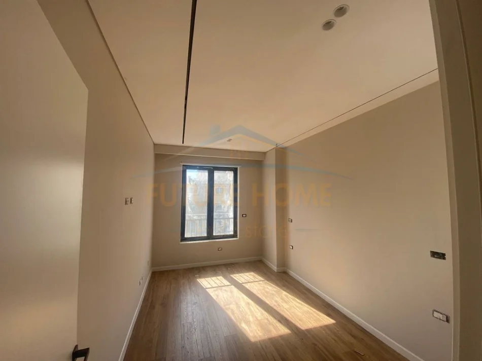 Tirane, shitet apartament 2+1+2+Ballkon Kati 3, 100 m² 275.000 € (Rruga Karl Gega)