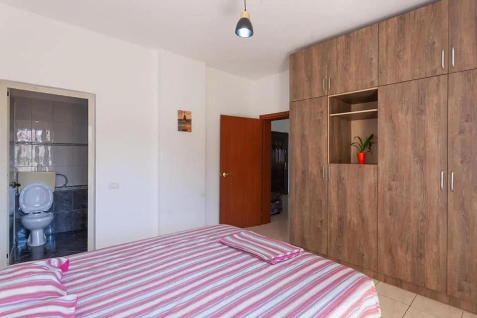 Durres, jepet me qera apartament 2+1+Ballkon Kati 4, 120 m² 120 € (VOLLGA DURRES!)