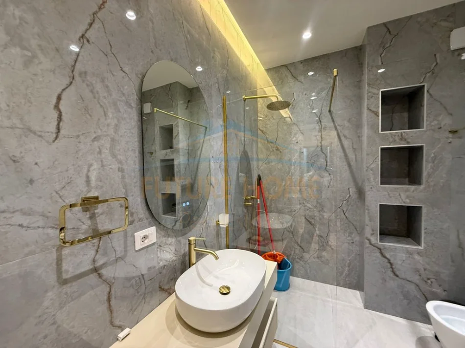Tirane, jepet me qera apartament 1+1 Kati 5, 63 m² 800 € (BEGA 07)