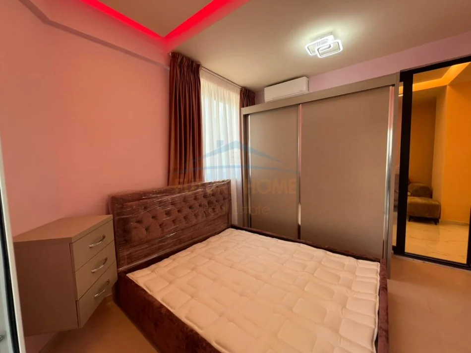 Tirane, jepet me qera apartament 1+1+Ballkon Kati 1, 64 m² 450 € (Shkolla E Bashkuar)