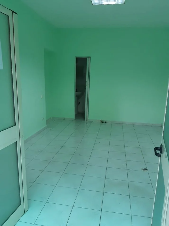 Tirane, jepet me qera ambjent biznesi Kati 1, 20 m² 410 € (Myslym Shyri)