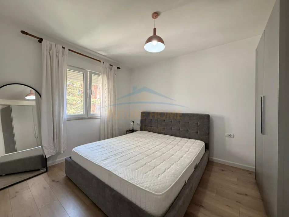 Tirane, jepet me qera apartament 1+1 Kati 3, 50 m² 650 € (Shallvaret)