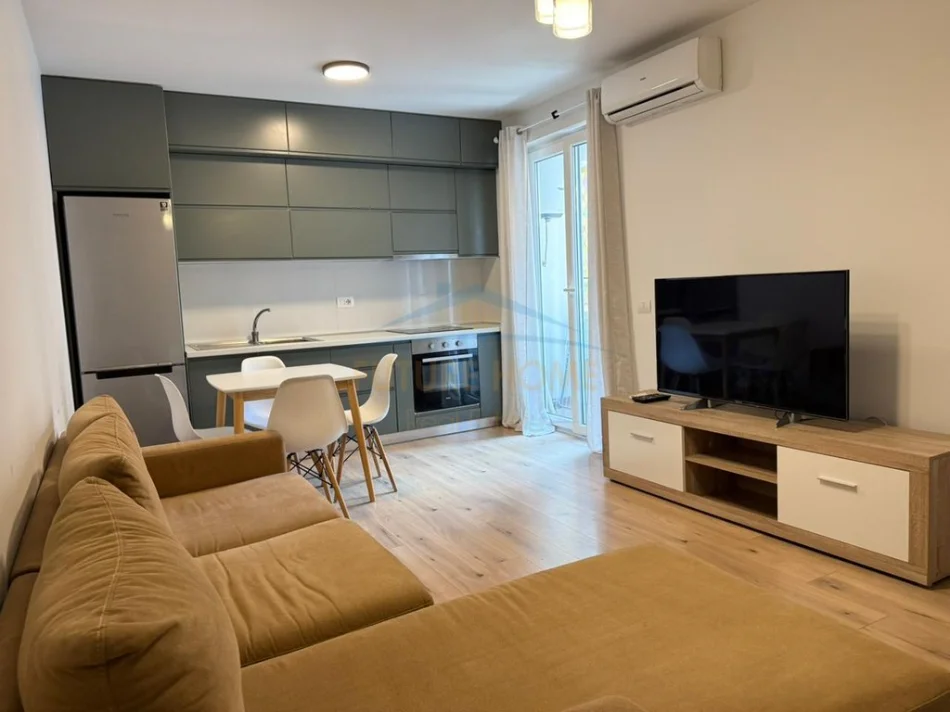 Tirane, jepet me qera apartament 1+1 Kati 3, 50 m² 650 € (Shallvaret)