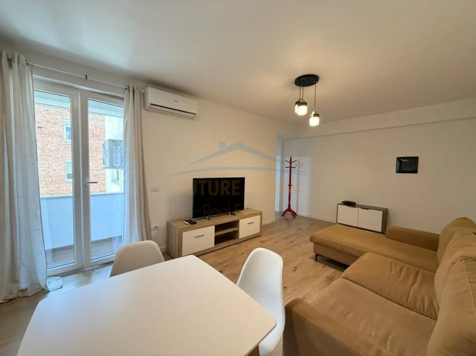 Tirane, jepet me qera apartament 1+1 Kati 3, 50 m² 650 € (Shallvaret)