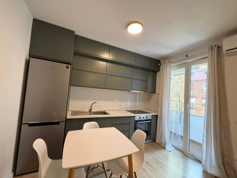 Tirane, jepet me qera apartament 1+1 Kati 3, 50 m² 650 € (Shallvaret)