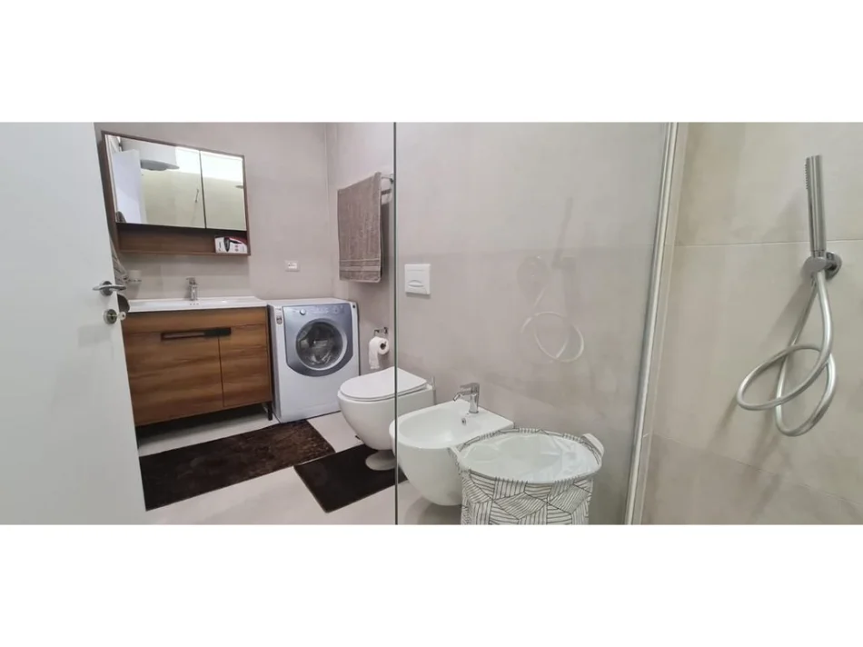 Tirane, jepet me qera apartament 1+1+Ballkon Kati 2, 60 m² 473 € (Rruga e Elbasanit)