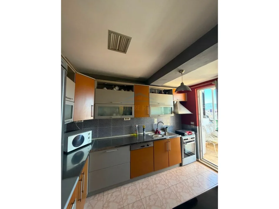 Shitet, Duplex 4+1+2, Rezidenca Kodra e Diellit 1, Tiranë. 0696069906