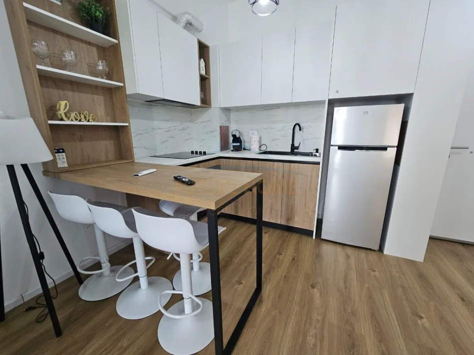 Tirane, jepet me qera apartament 1+1 Kati 3, 45 m² 400 € (Fresk)