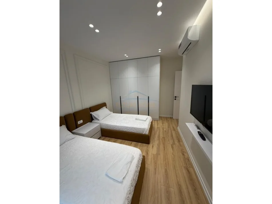 Tirane, jepet me qera apartament 2+1 Kati 7, 82 m² 800 € 