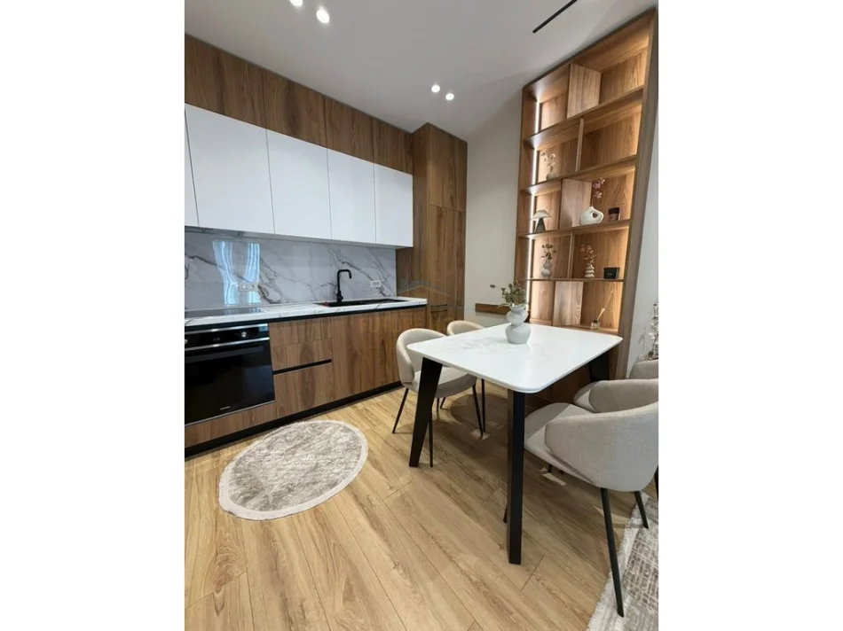 Tirane, jepet me qera apartament 2+1 Kati 7, 82 m² 800 € 