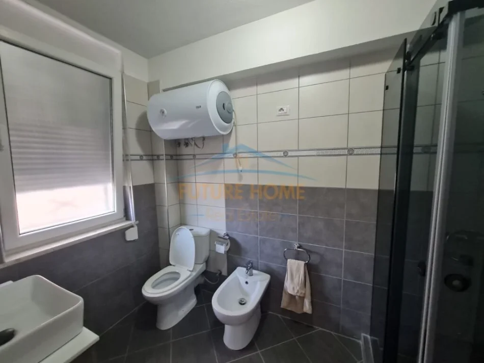 Tirane, jepet me qera apartament 2+1+2, Kati 2, 127 m² 800 € (Kopshti Botanik)