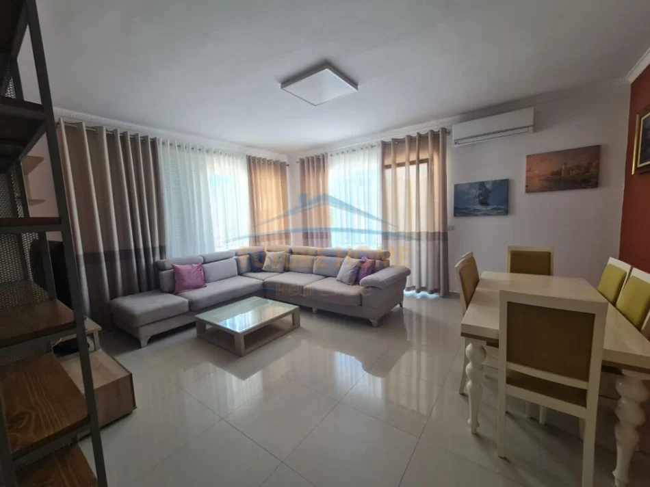 Tirane, jepet me qera apartament 2+1+Aneks+Ballkon Kati 2, 127 m² 800 € 