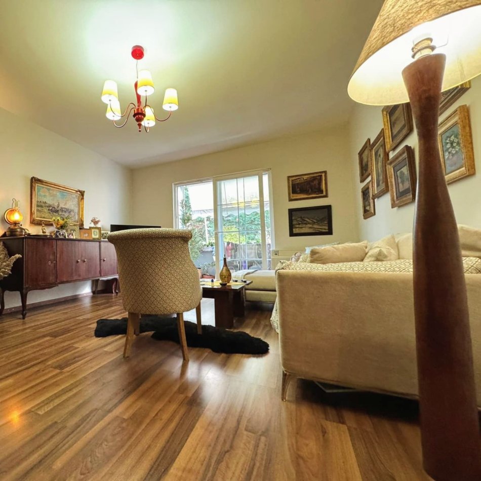 Tirane, jepet me qera apartament 1+1 , 74 m² 500 € (Rruga Bardhyl)