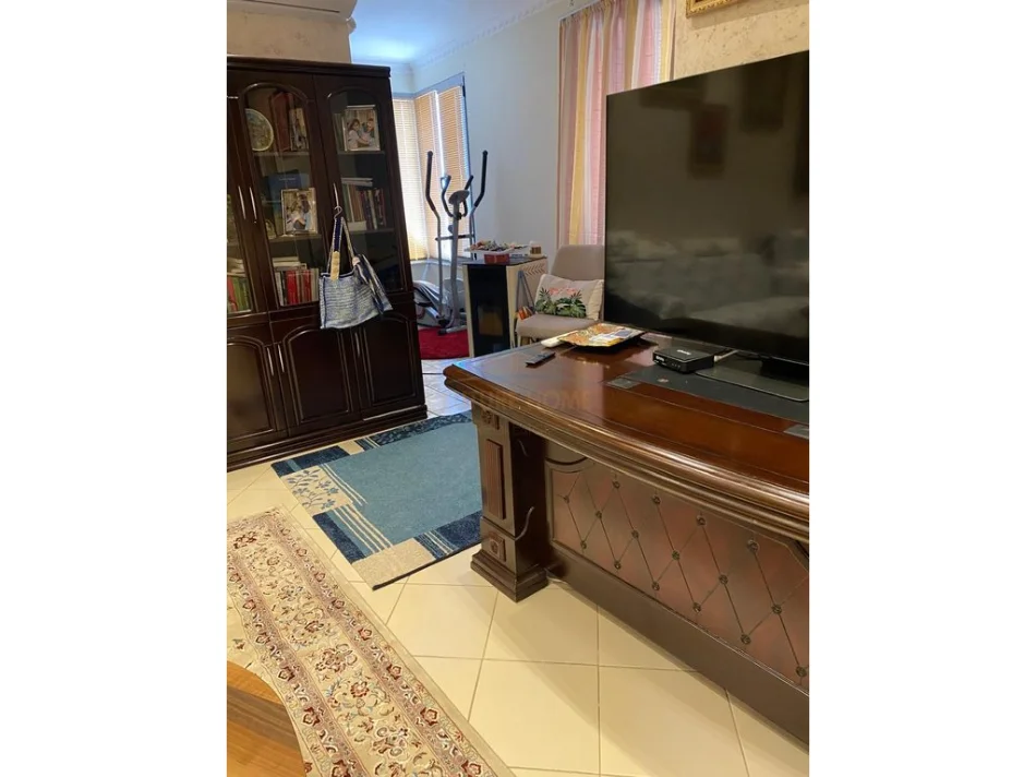 Tirane, jepet me qera apartament 1+1 Kati 4, 151 m² 1.000 € (Fresk)