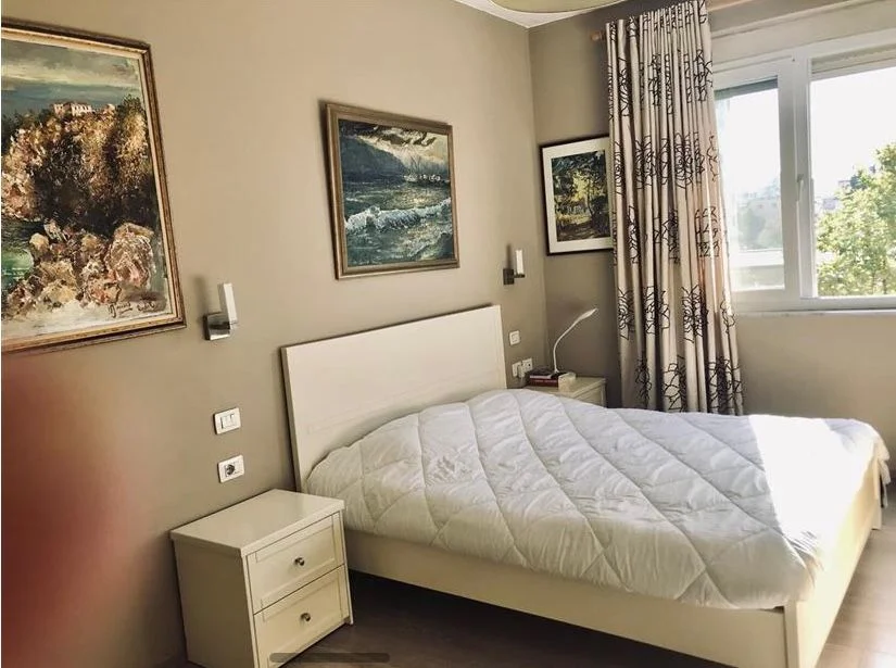 APARTAMENT 3+1+2 NE SHITJE TE STACIONI I TRENIR