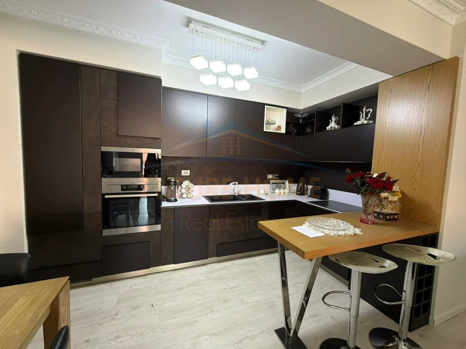 Tirane, shitet apartament 2+1+Aneks+Ballkon Kati 12, 127 m² 180.000 € (KOMPLEKSI MALAJZJAN TERMINALI)