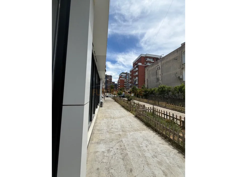 Tirane, jepet me qera ambjent biznesi Kati 0, 51 m² 500 € (Astir)